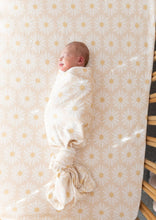 Load image into Gallery viewer, Organic Cotton Crib Sheet | Daisy