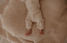 Load image into Gallery viewer, Ribbed Leggings | Seashell *Size 0-3 month*