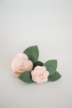 Load image into Gallery viewer, Small Flower Clip | Blush
